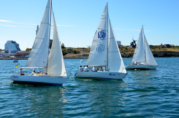 В Севастополе соревновались экипажи яхт за Кубок Полянчикова