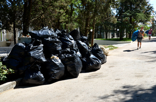 Мусор, В Севастополе собрали 90 мешков с мусором