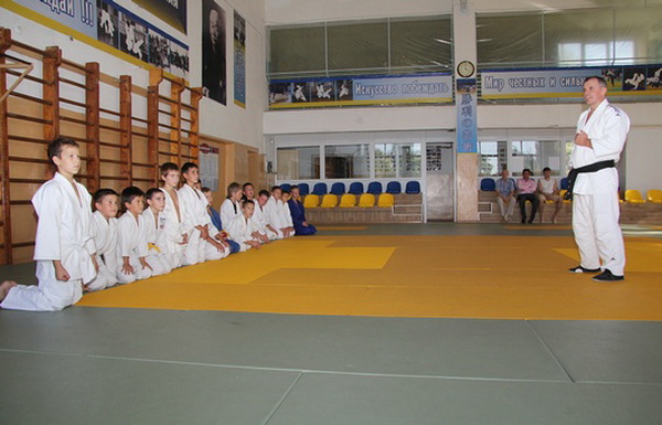 Константинов провел для юных спортсменов тренировку по дзюдо
