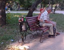 В Симферополе украли скамейки и урны из парка Тренева Фонтан, В Симферополе украли скамейки и урны из парка Тренева