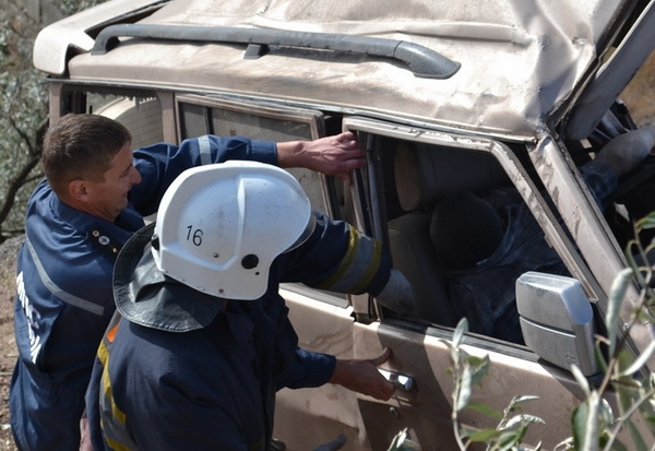 Происшествие, В Керчи автомобиль сорвался с обрыва. Водитель погиб на месте