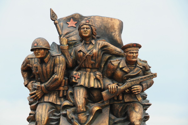 В Керчи на набережной открыли памятник десантникам Памятник, В Керчи на набережной открыли памятник десантникам