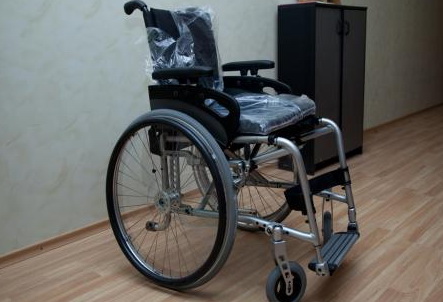 инвалиды, В Крыму инвалиды выбирают кресла-коляски по электронному каталогу