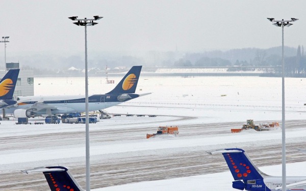 аэропорт, Аэропорт Симферополя по-прежнему закрыт