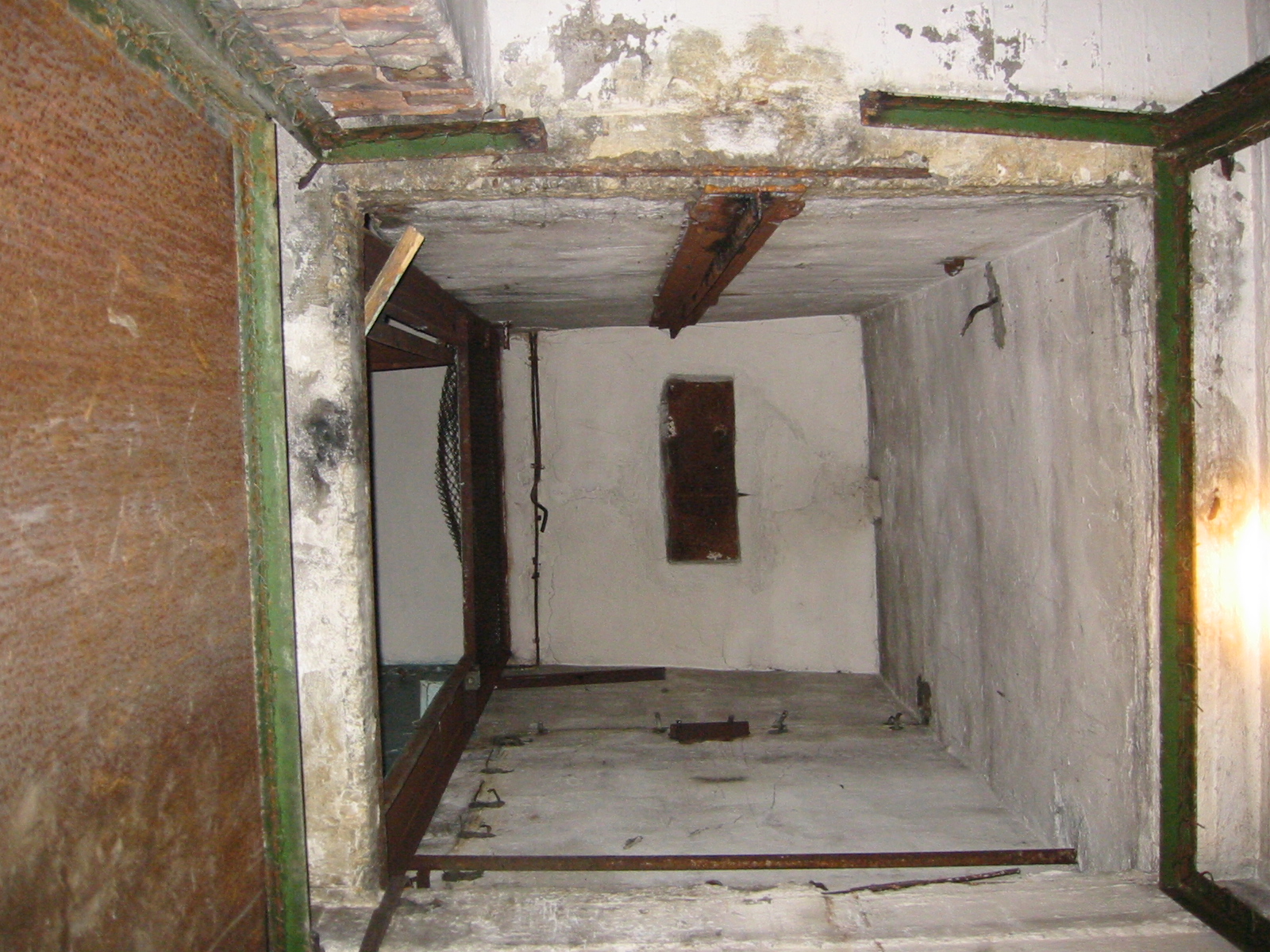 Определены виновные в падении лифта в Алуште