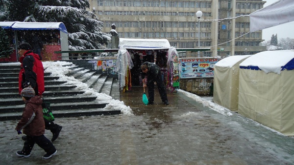 Непогода, оборотни в погонах, На дорогах ЮБК идут очистительные работы