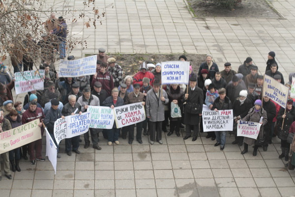 В Ялте прошел митинг в поддержку местной службы скорой помощи