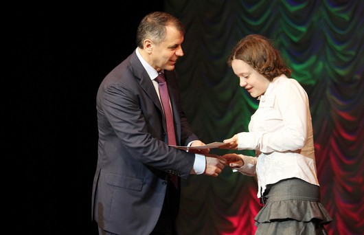 Награда, наградные листы, Константинов наградил победителей олимпиады по русскому языку