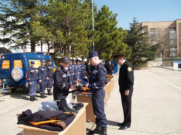 Крымские водолазы получили новое оборудование Крымские водолазы получили новое оборудование