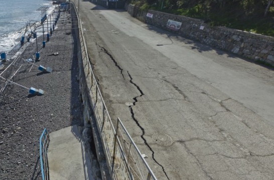 В Алуште восстановят разрушенную штормом дорогу до начала курортного сезона Набережная, В Алуште восстановят разрушенную штормом дорогу до начала курортного сезона