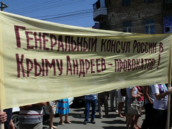 Депортированные, Крымские татары требуют объявить генконсула России персоной нон грата