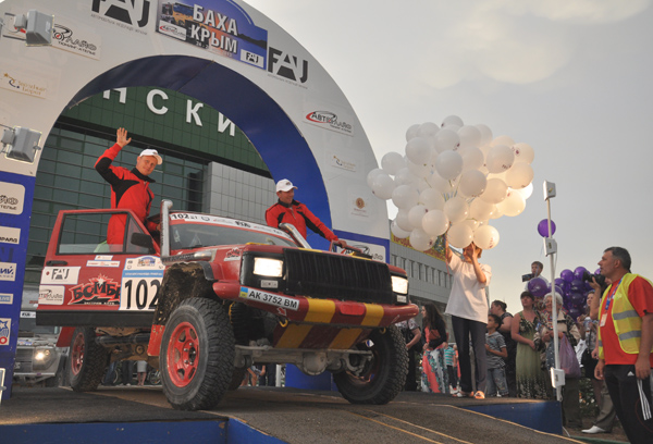 В Симферополе презентовали экипажи ралли-рейда «Крым»
