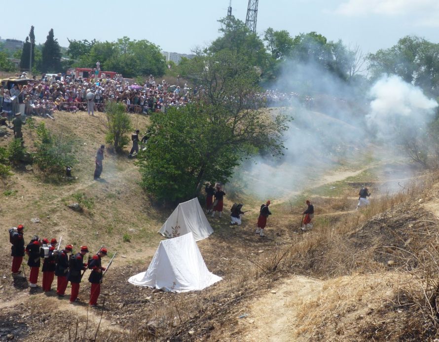 Военно-историческая реконструкция, В реконструкции боя Крымской войны задействуют свыше ста человек