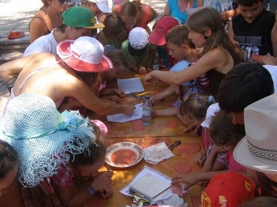 В Феодосии детей учили шумерской клинописи детское творчество, В Феодосии детей учили шумерской клинописи