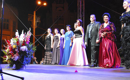 В Евпатории прошел концерт «Золотые страницы мировой оперы» В Евпатории прошел концерт «Золотые страницы мировой оперы»