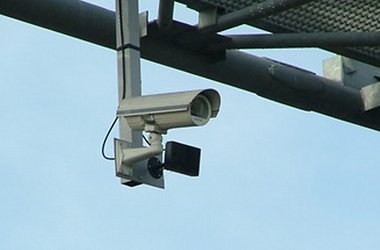 В Алуште рекламный щит перекрыл видимость для камеры ГАИ