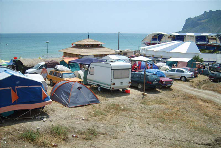 В Крыму составили список кемпингов В Крыму составили список кемпингов