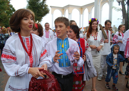 Акция, В Евпатории прошел марш в вышиванках