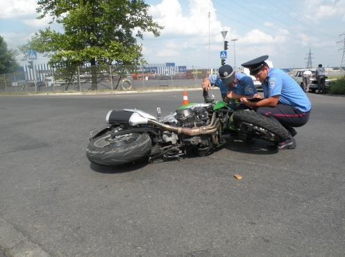 ДТП, Пьяный мотоциклист под Симферополем врезался в ограждение