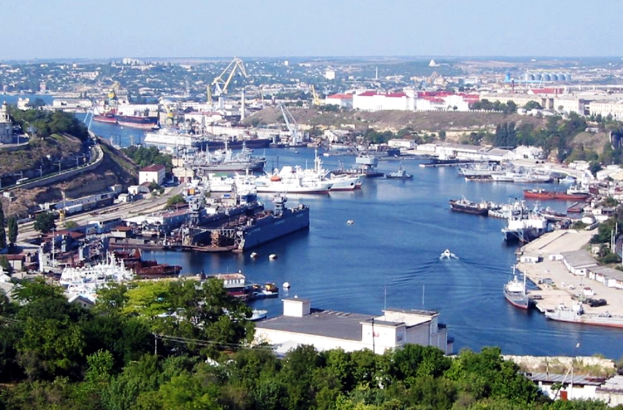 Происшествие, В Севастополе турецкое судно взяло в заложники экоинспекторов    