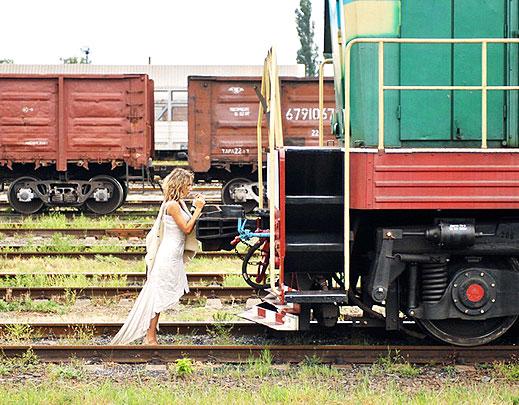 На вокзале в Симферополе пьяную женщину сбил поезд поезд, На вокзале в Симферополе пьяную женщину сбил поезд