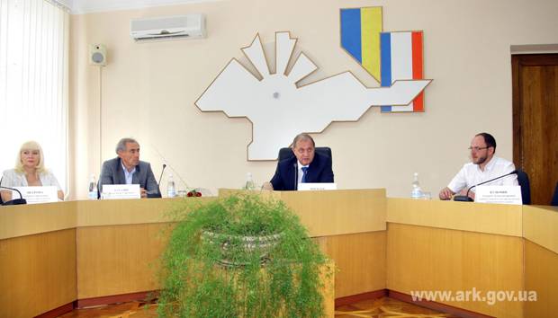 общественный совет, Крымский премьер не будет вмешиваться в конфликт в Общественном совете