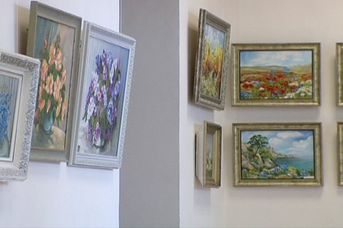 Выставка, В Севастополе открылась выставка «Мир красок»