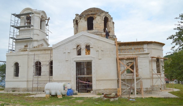 деревня Лаки, В Бахчисарайском районе реставрируют разрушенный храм  
