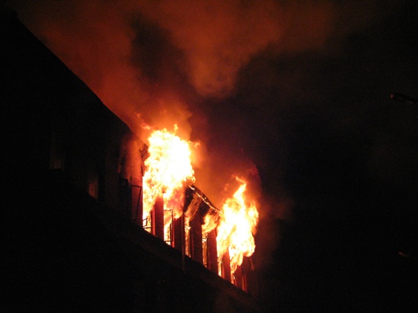 В Симферополе на пожаре погиб пожилой хозяин квартиры Пожар, В Симферополе на пожаре погиб пожилой хозяин квартиры