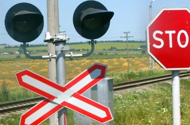 Происшествие, На переезде в Джанкое поезд столкнулся с автомобилем 