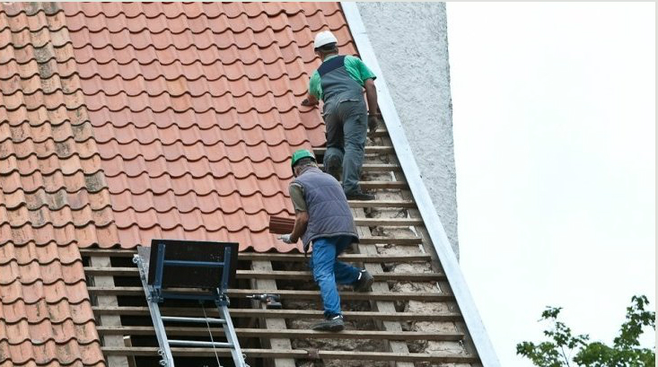 В Евпатории мужчина упал с крыши четырехэтажного дома Происшествие, В Евпатории мужчина упал с крыши четырехэтажного дома