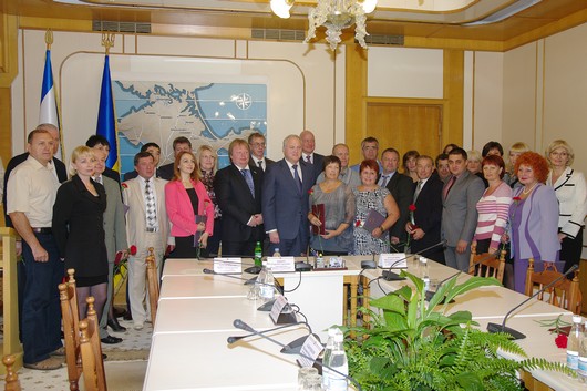 В парламенте Крыма наградили работников курортно-туристической отрасли Награда, В парламенте Крыма наградили работников курортно-туристической отрасли