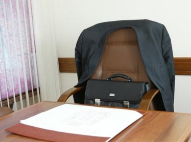 В Щелкино чиновница трудоустроила собственных сыновей и сократила других работников Коррупция, В Щелкино чиновница трудоустроила собственных сыновей и сократила других работников