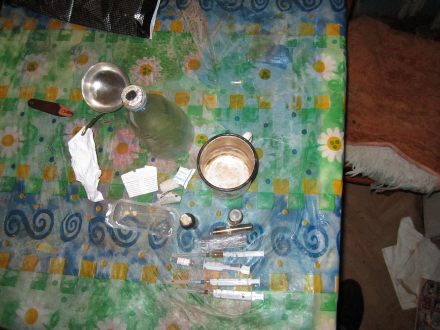 Наркотики, По наводке соседей в Евпатории накрыли наркопритон