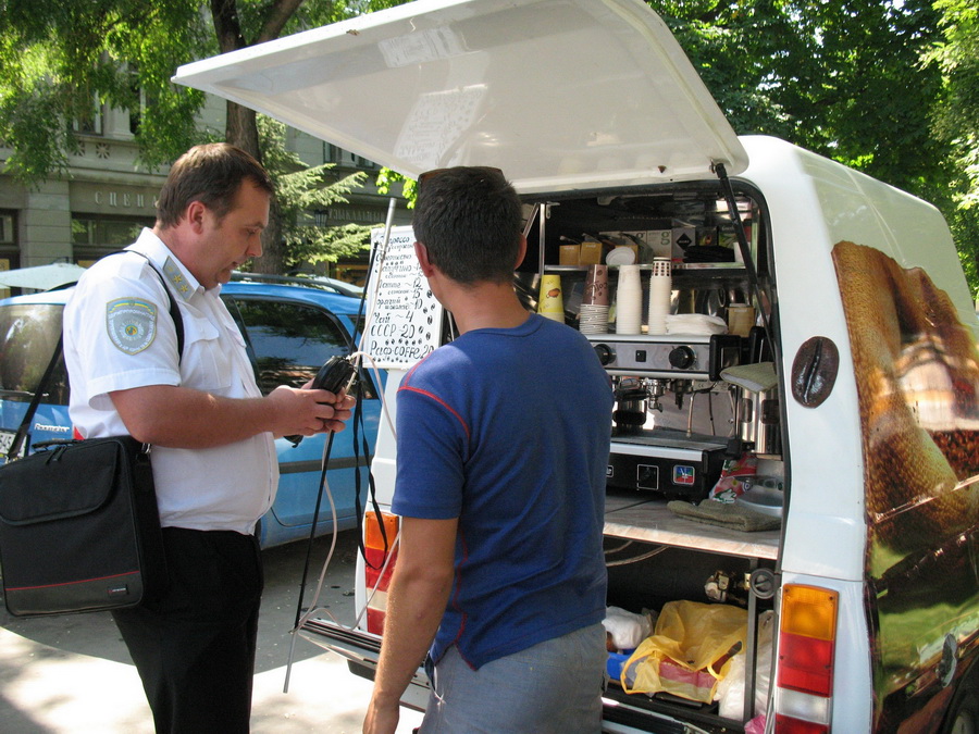 авто-кофейня, В Симферополе за месяц изъяли кофейных аппаратов на 230 тыс. грн.