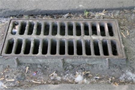 Ливневки, В Симферополе усиленно чистят ливнеприемники