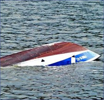 У берегов западного Крыма перевернулась лодка с людьми Происшествие, У берегов западного Крыма перевернулась лодка с людьми