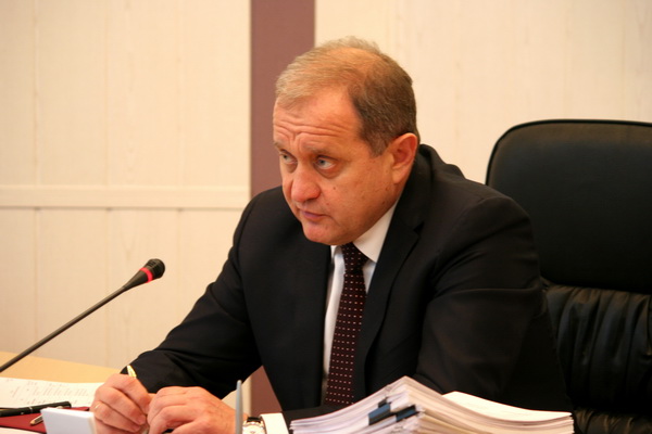 Премьер Крыма пригрозил увольнением недобросовестным чиновникам обращения граждан, Премьер Крыма пригрозил увольнением недобросовестным чиновникам