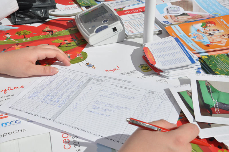 В центре Симферополя все желающие могут измерить артериальное давление Давление, В центре Симферополя все желающие могут измерить артериальное давление