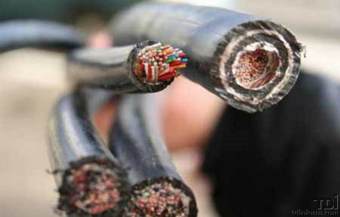 Кража, В Красногвардейском районе мужчина украл 126 м кабеля