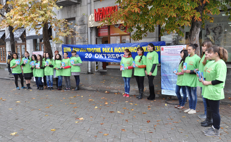 В центре Симферополе прошла акция «Сохраним женскую грудь» Маммограф, В центре Симферополе прошла акция «Сохраним женскую грудь»