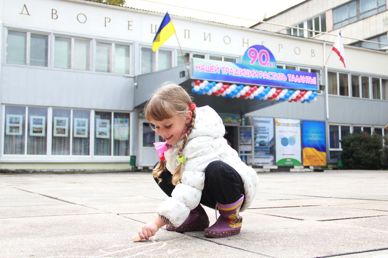 В Симферополе проходит конкурс детского рисунка на асфальте