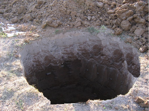 Происшествие, В Алуште мужчину засыпало землей при копании колодца