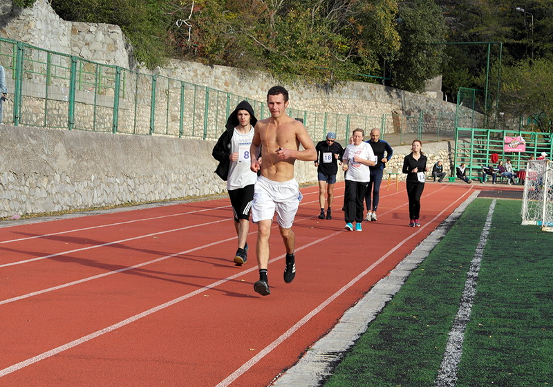 В Ялте состоялся шестичасовой марафон Забег, В Ялте состоялся шестичасовой марафон