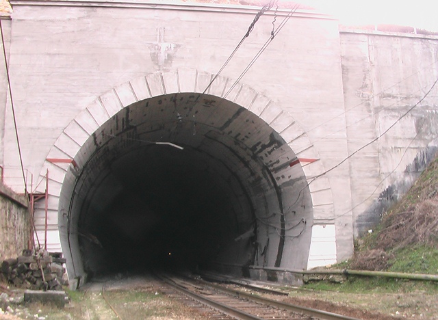 железная дорога, В Крыму укрепили железнодорожные мосты и тоннели