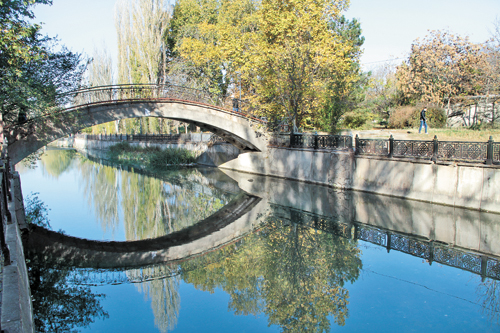 Земля, Горсовет Симферополя незаконно выделил землю у реки под застройку 