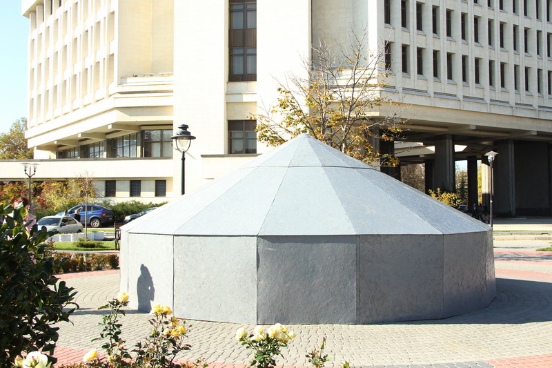 Фонтан, фото дня, Фонтан в симферопольском сквере Республики закрыли на зиму