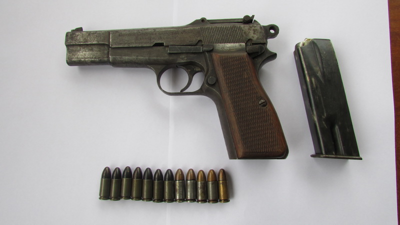 В Алуште женщина принесла в милицию ружье и пистолет Оружие, В Алуште женщина принесла в милицию ружье и пистолет