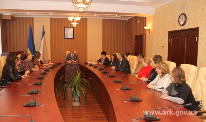 приемная семья, В Крыму обсудили поддержку приемных семей и домов семейного типа