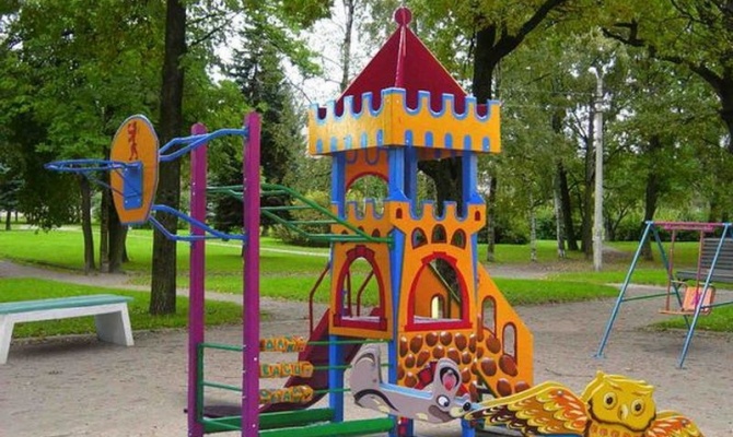 В двух детсадах Бахчисарая установили новые игровые площадки Детский сад, В двух детсадах Бахчисарая установили новые игровые площадки